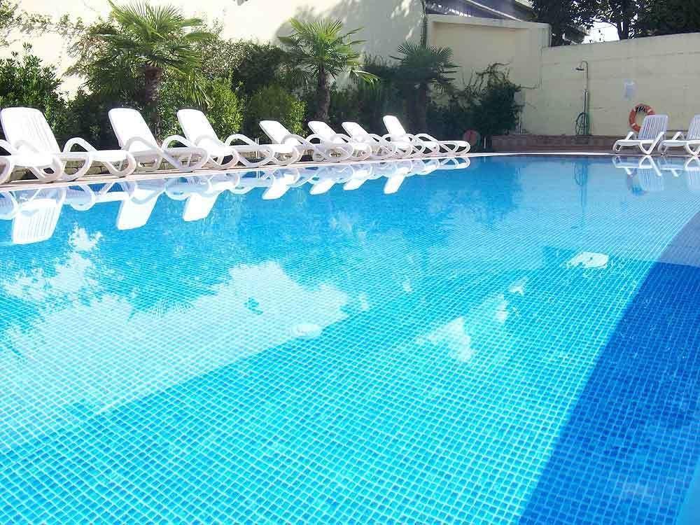加尔达皇宫酒店 佩斯基耶拉德加达 外观 照片